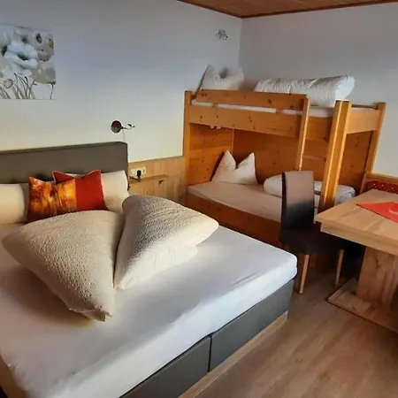 Pruenster ماريا لوغاو